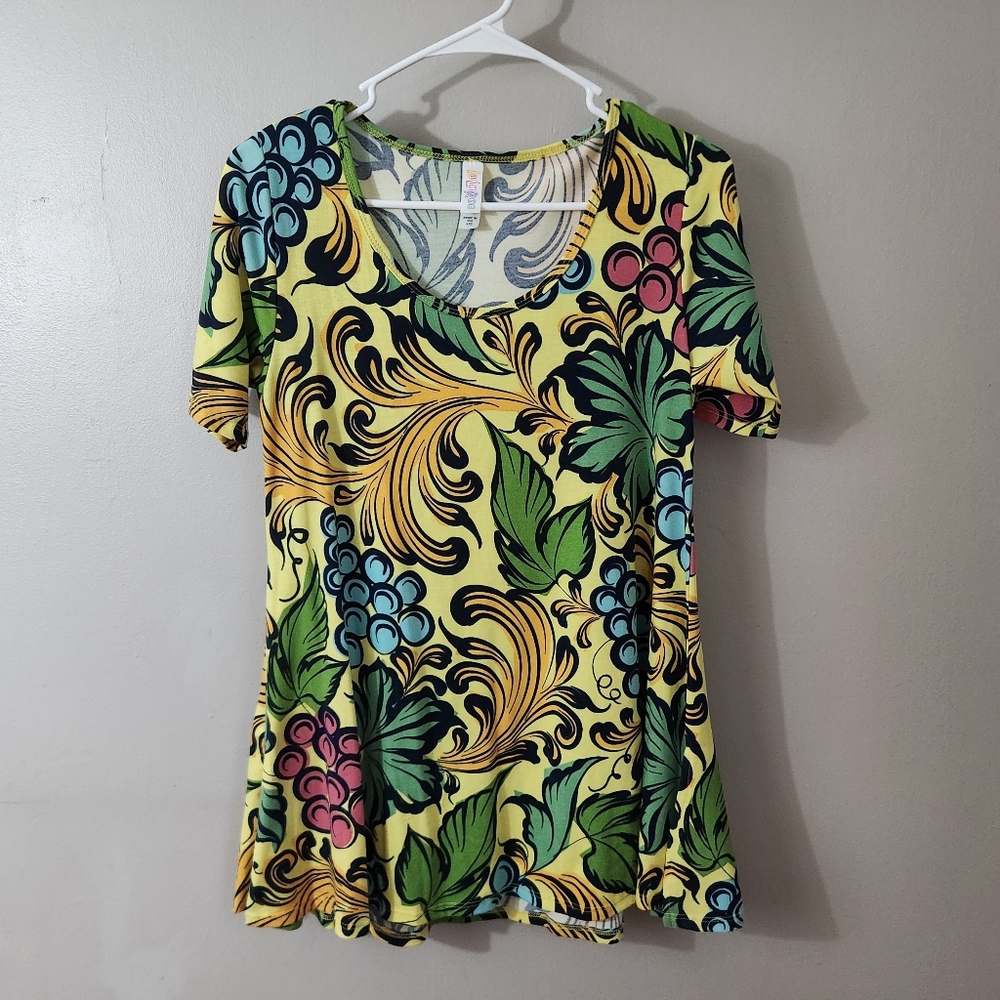 LuLaRoe Perfect Tee XXS Grapes Print Wine Scoop Neck Yellow Whimsy Eclectic Fun